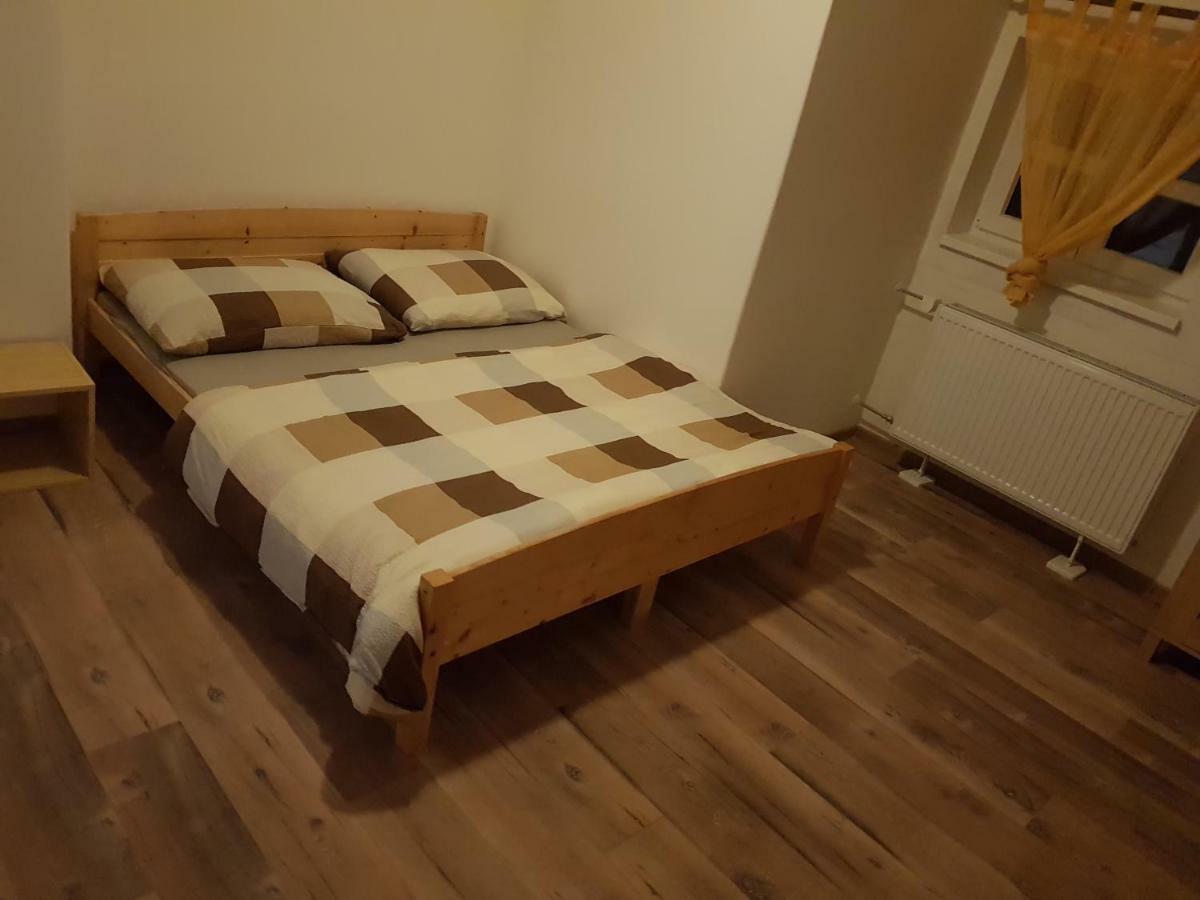 Drevenica Spanka Spania Dolina Bagian luar foto
